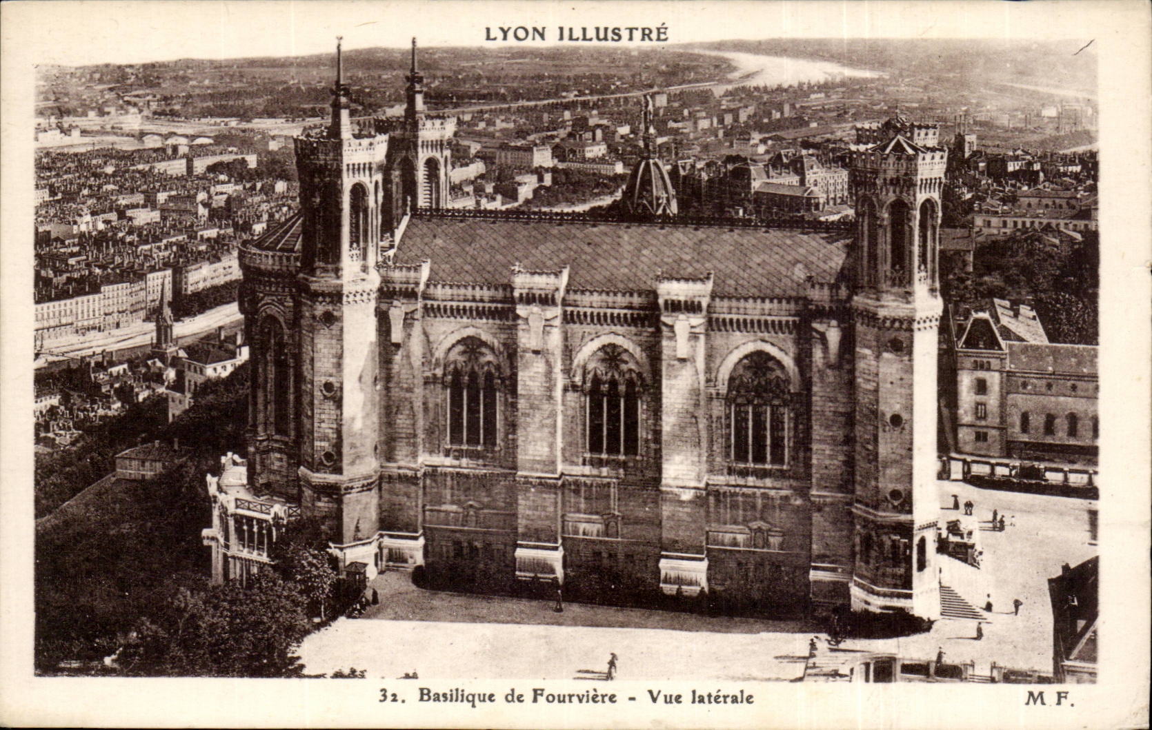 CPA Lyon Basilique de Fourviere Vue laterale