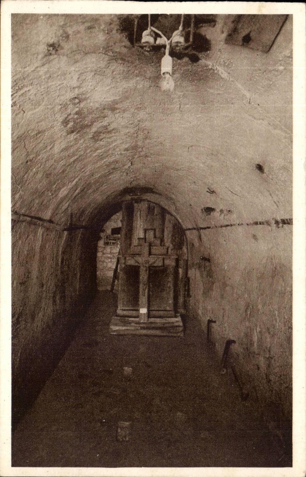 Chapelle dans une galerie du Fort de Vaux — Verdun, éditeur Verdun