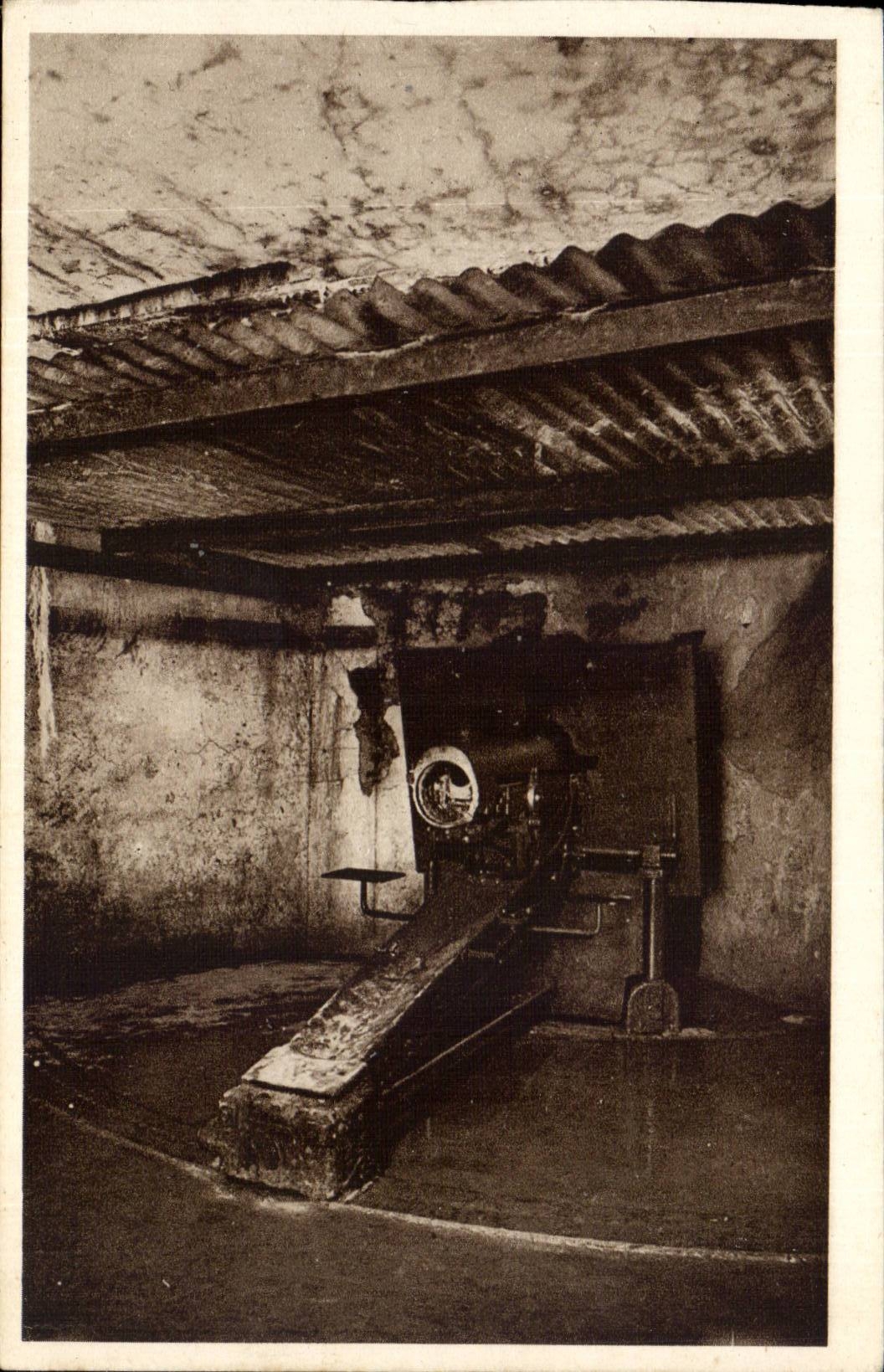 Fort de Vaux — Pièce de 75 cm dans la casemate de Bourges ouest, orientée face à Douaumont