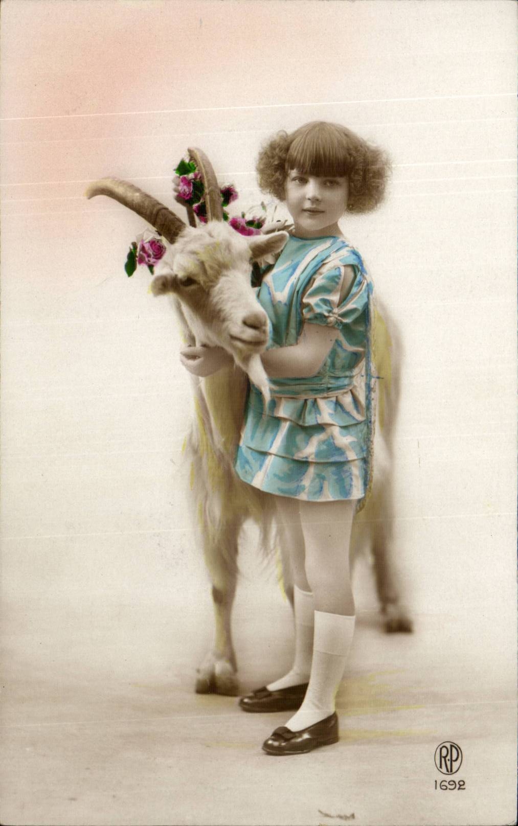 CPA Fantaisie Enfant et chevre goat