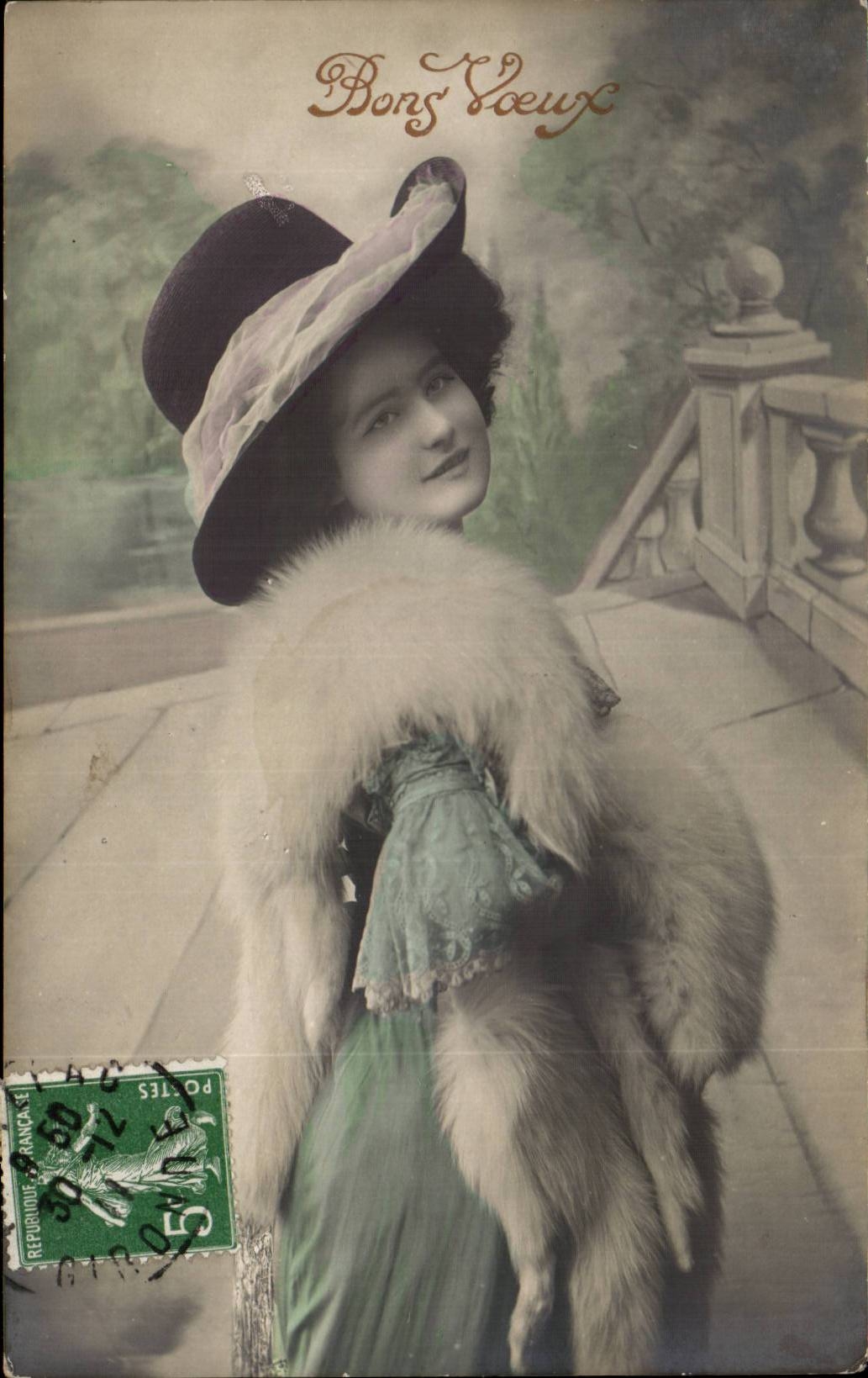 Jeune femme en fourrure — Bonnes Vœux — Marque au Coq 052