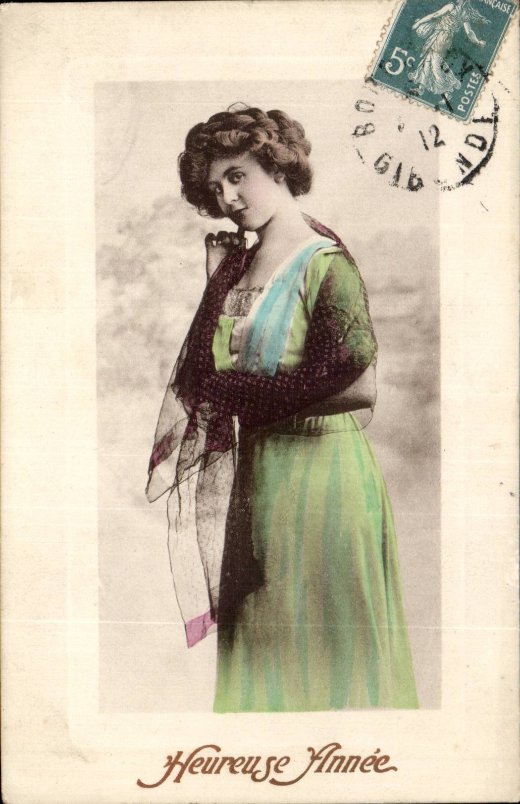 Femme en robe verte — 'Heureuse Année' — Collection Idéale N° 144