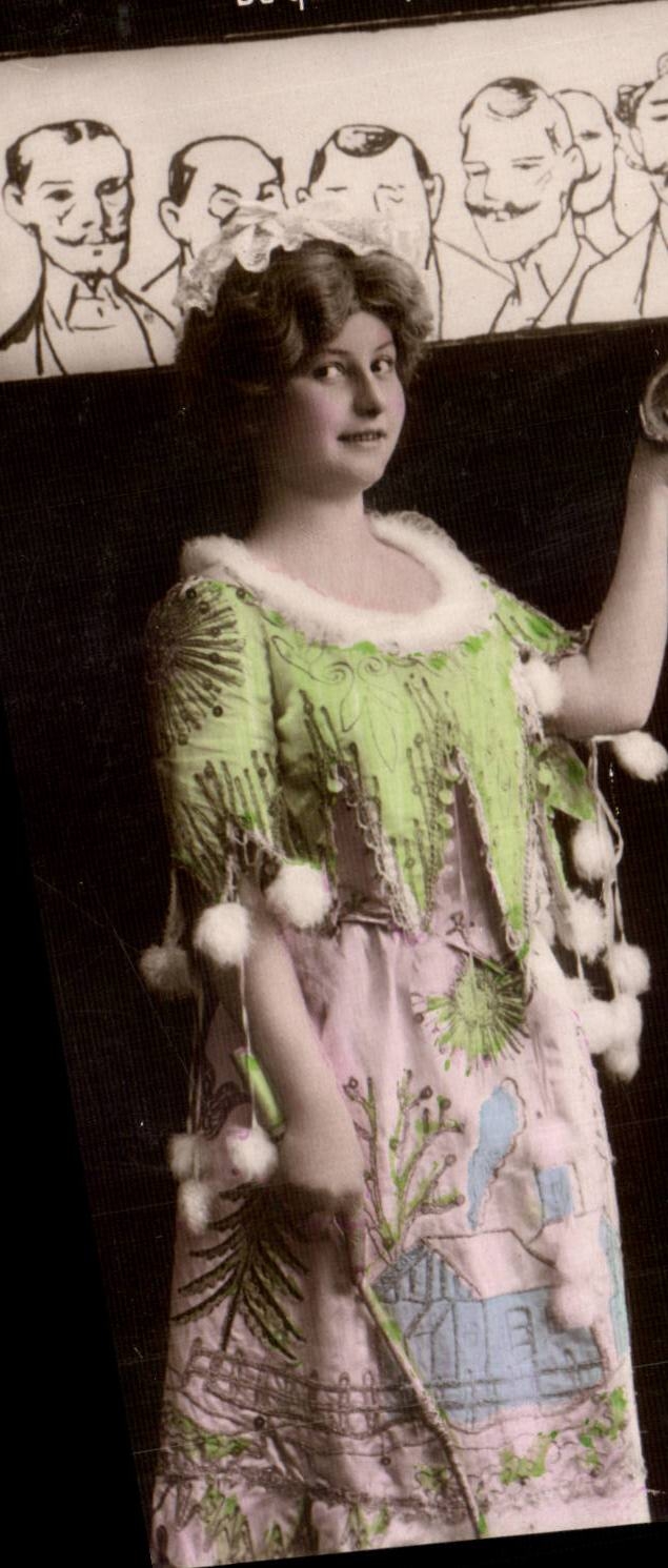 Jeune femme en costume décoratif — éditeur inconnu, n° de série non lisible