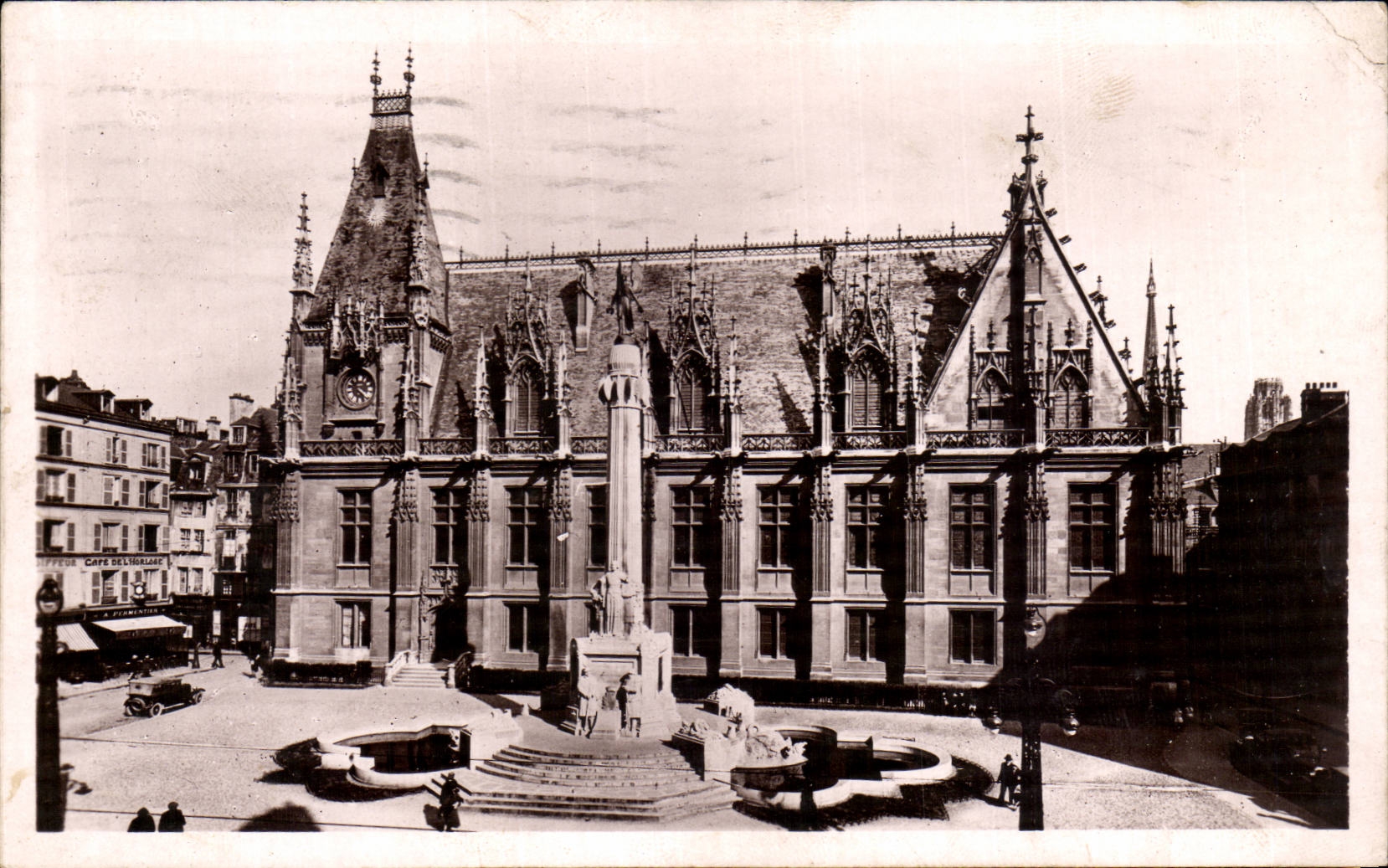 Rouen CPA Palais de justice et le monument aux morts pour la patrie