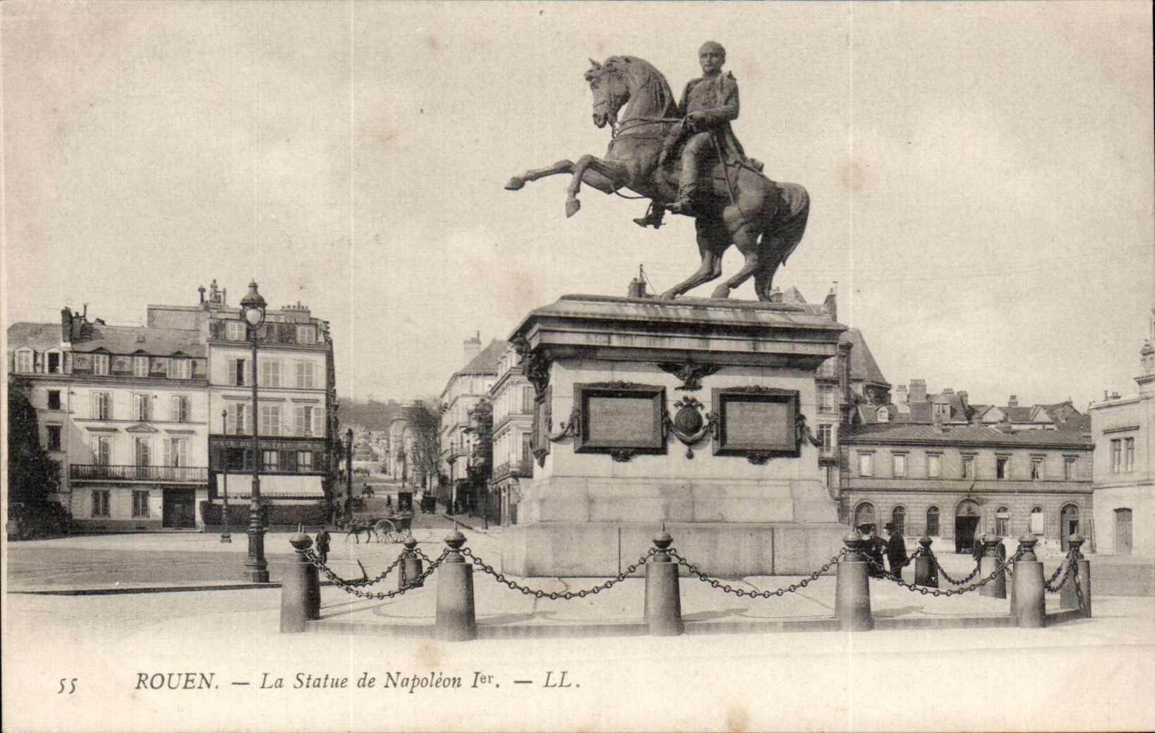 CPA Rouen La statue de Napoleon 1er