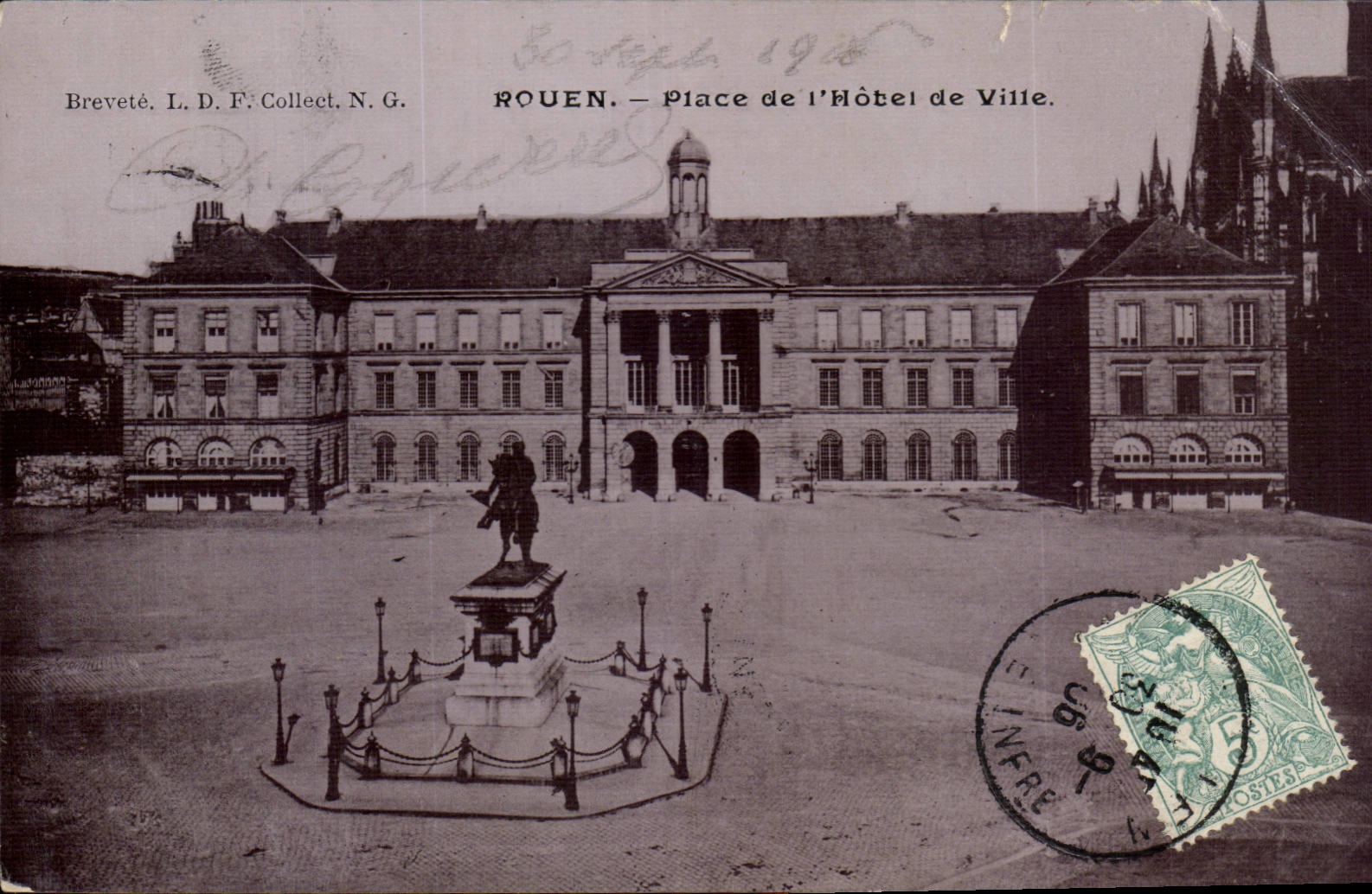 CPA Rouen Place de l'hotel de ville