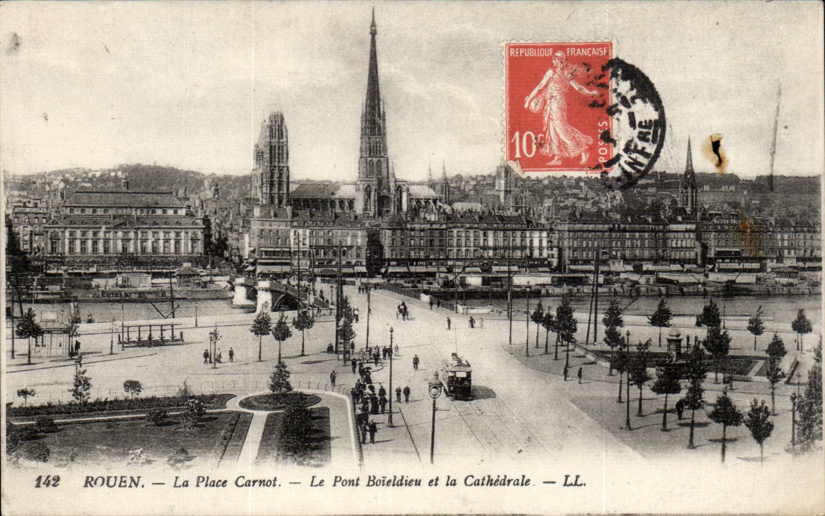 CPA Rouen La place Carnot Le pont Boieldieu et la cathedrale