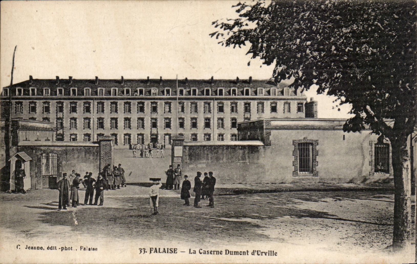CPA Militaria Falaise Caserne Dumont d'Urville