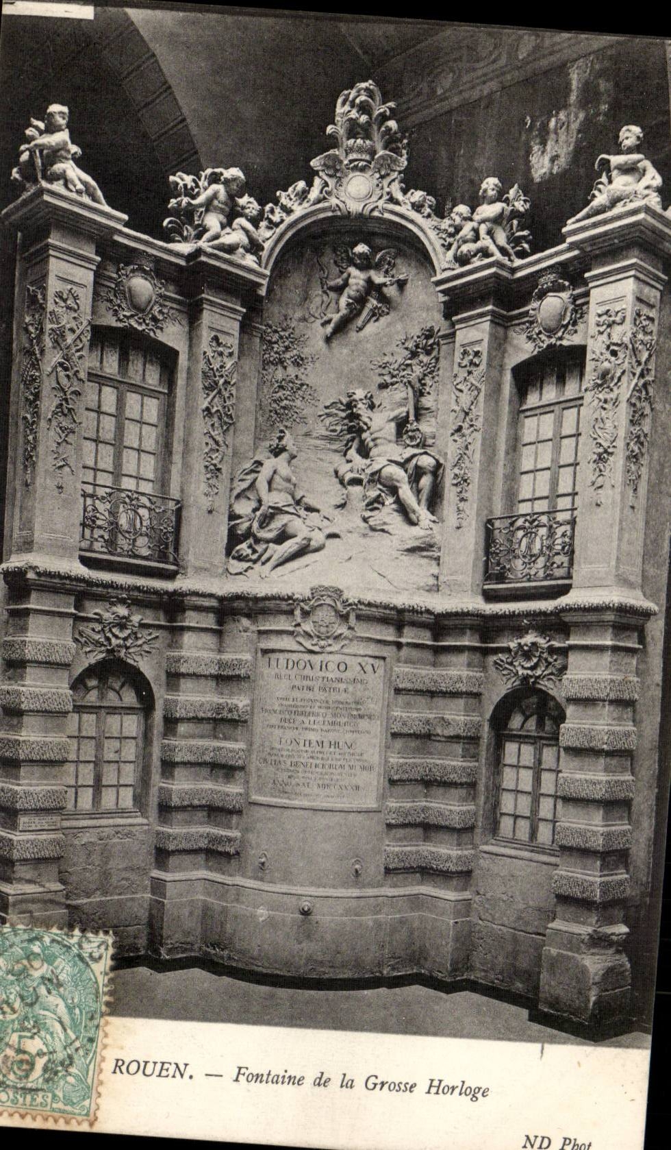 CPA Rouen Fontaine de la grosse horloge