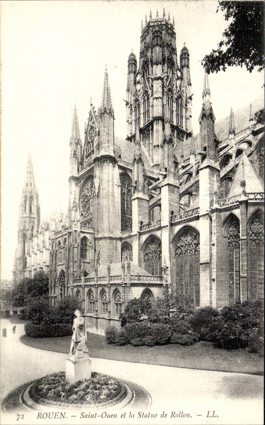 CPA Rouen Saint Ouen et la statue de Rollon