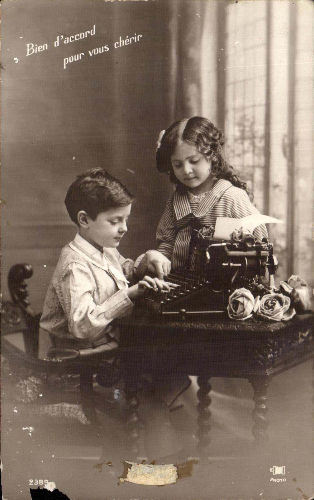 CPA FAntaisie Enfants tapant a la machine a ecrire