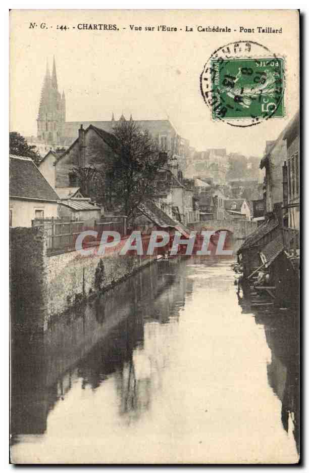 Chartres CPA Vue sur L'eure La cathedrale Pont Taillard