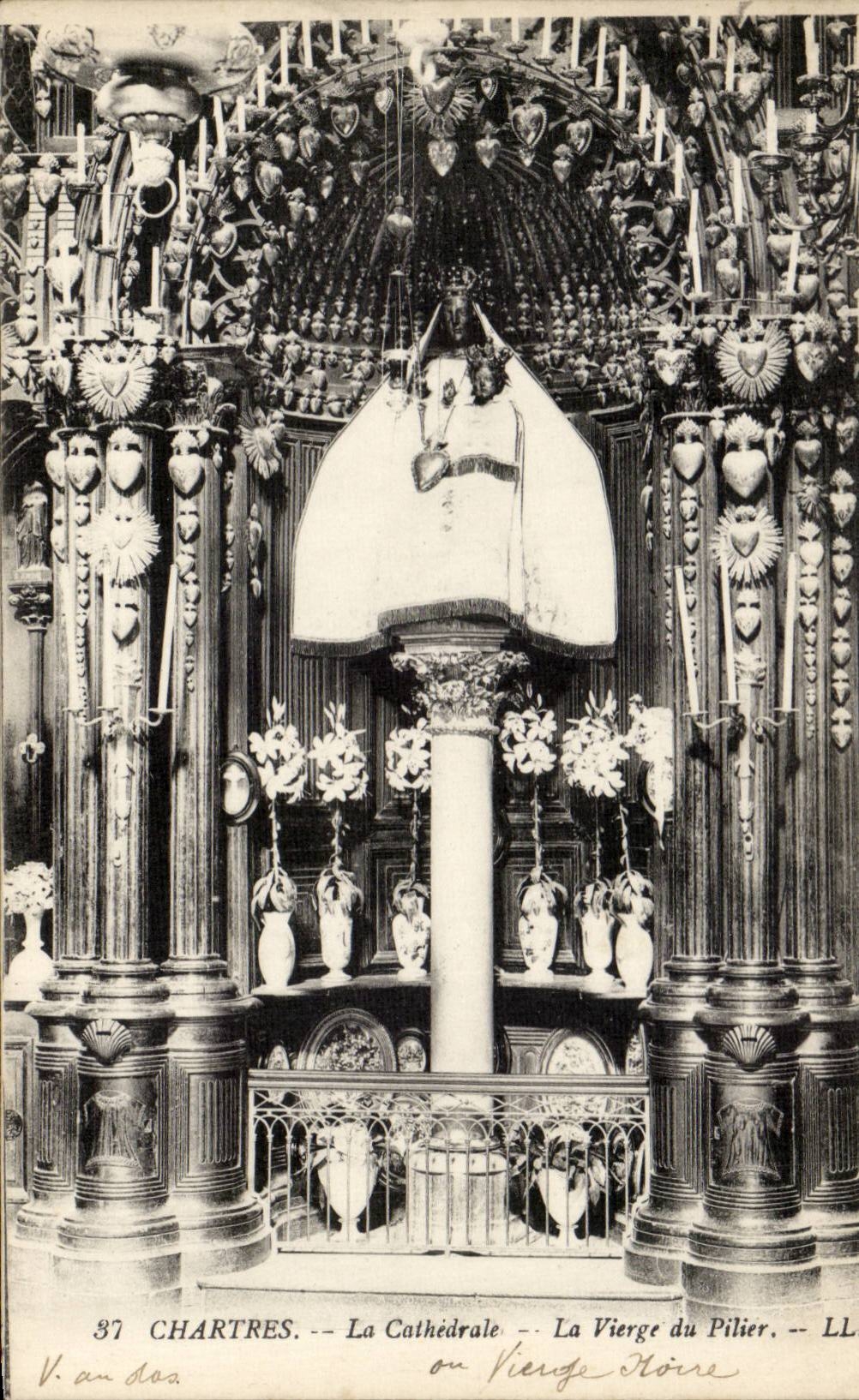 Chartres CPA La cathedrale La vierge du pilier
