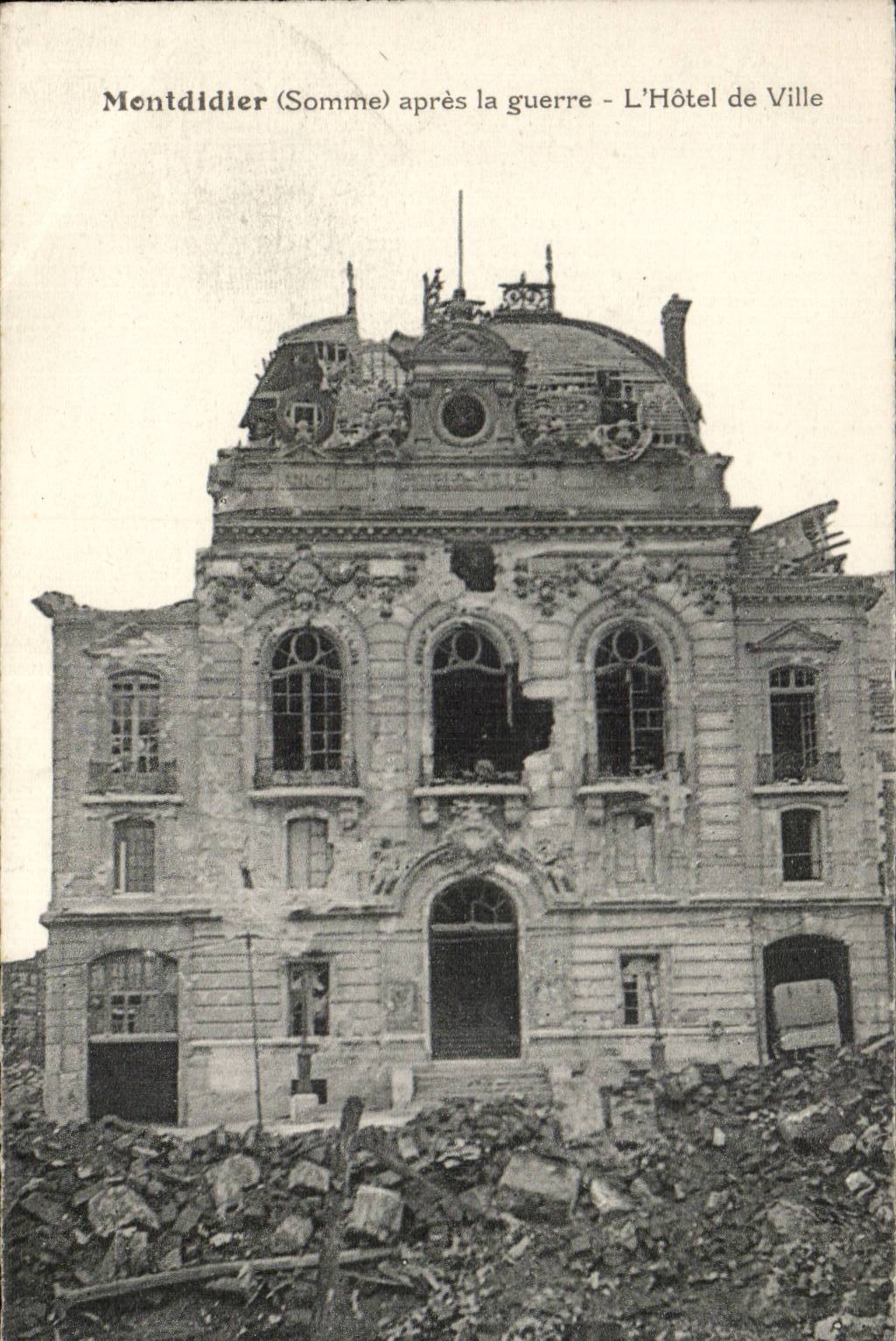 CPA Montdidier apres la guerre Hotel de ville