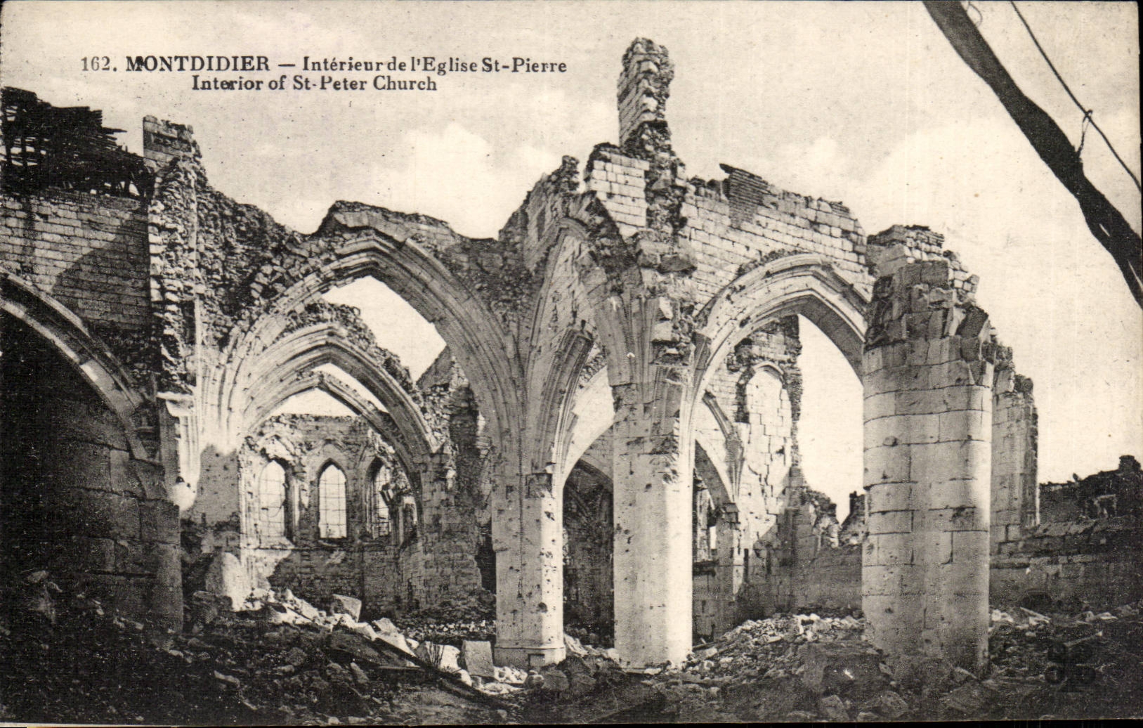 CPA Montdidier Interieur de l'eglise St pierre