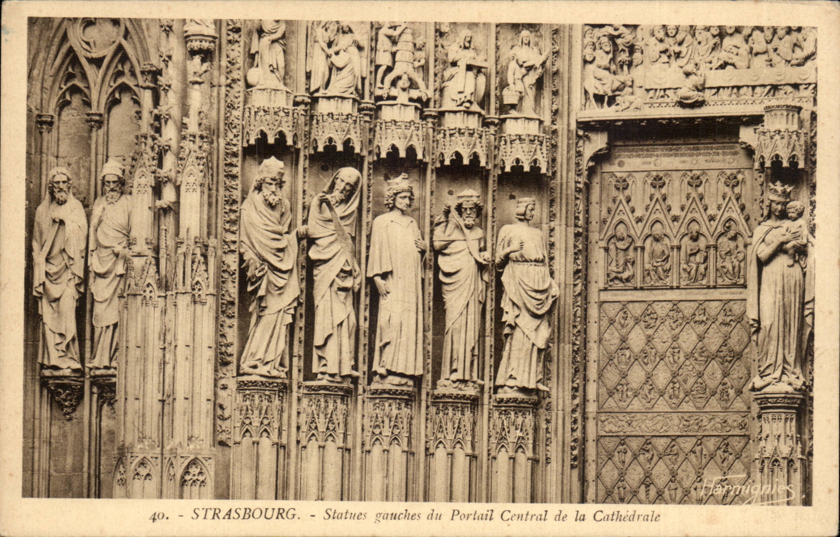 CPA Strasbourg Statues gauches du portail central de la Cathedrale