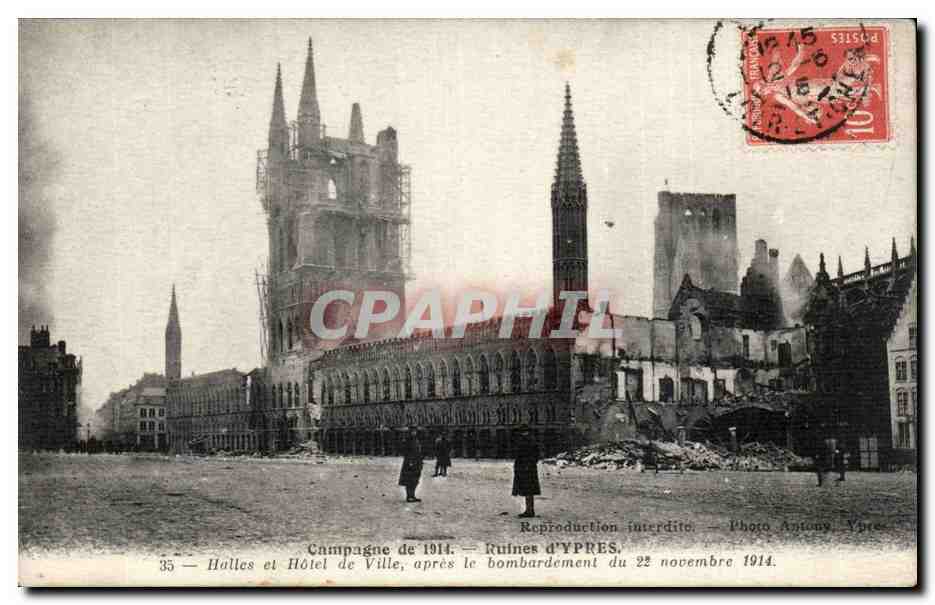 CPA Ruines d'Ypres Halles et hotel de ville apres le bombardement du 22 novembre 1914
