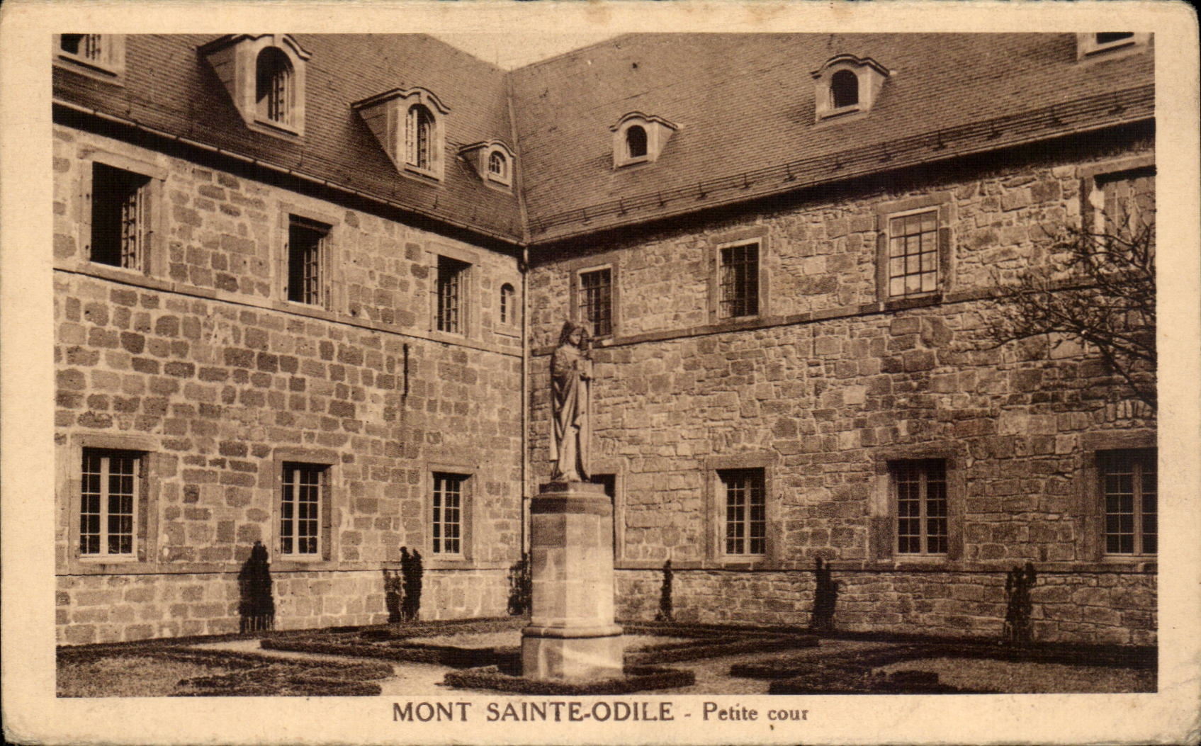 Mont Sainte-Odile - Petite cour — éditeur Felix Lanb, Strasbourg