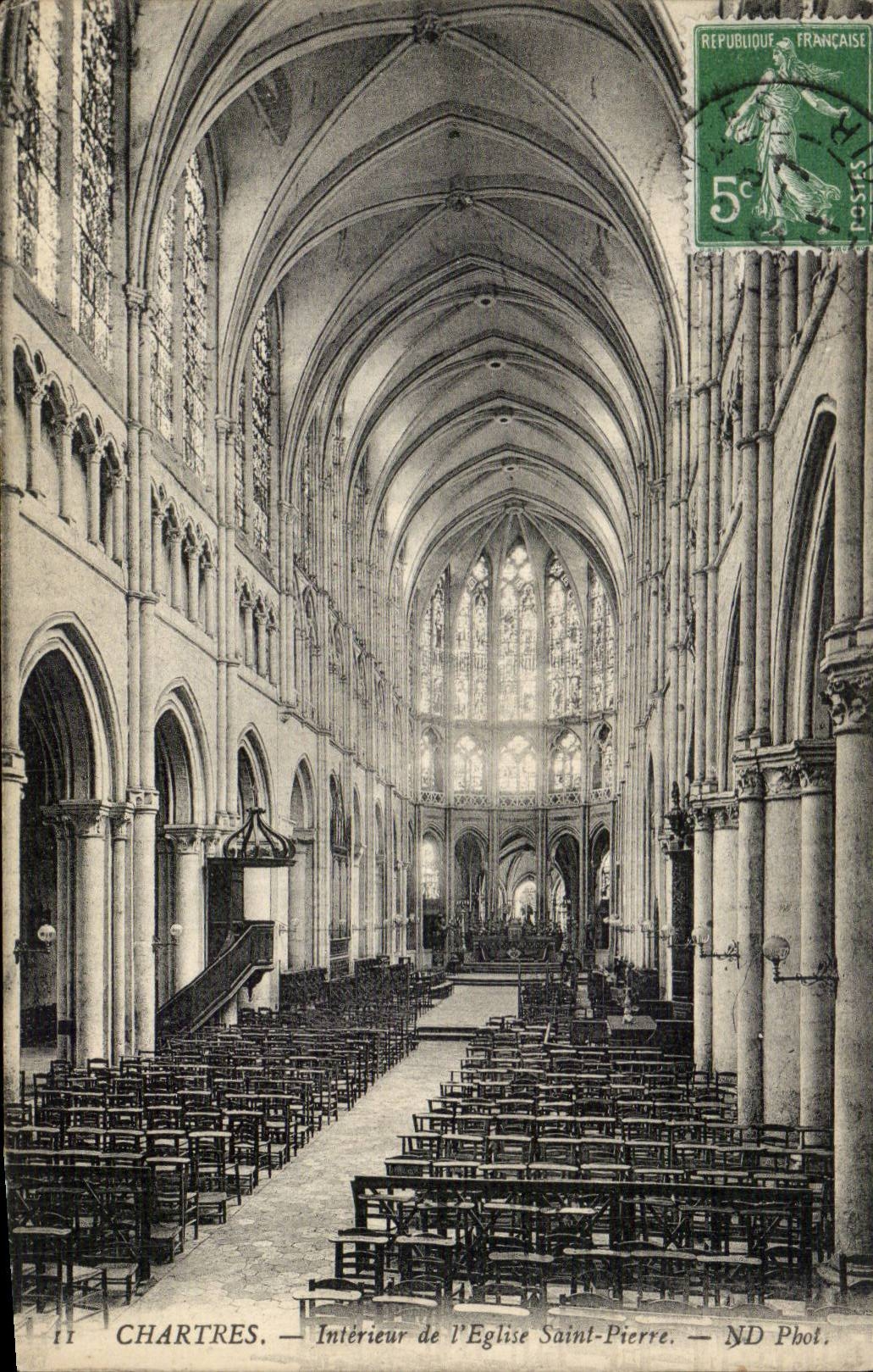 CPA Cathedrale de Chartres Interieur de l'eglise Saint Pierre