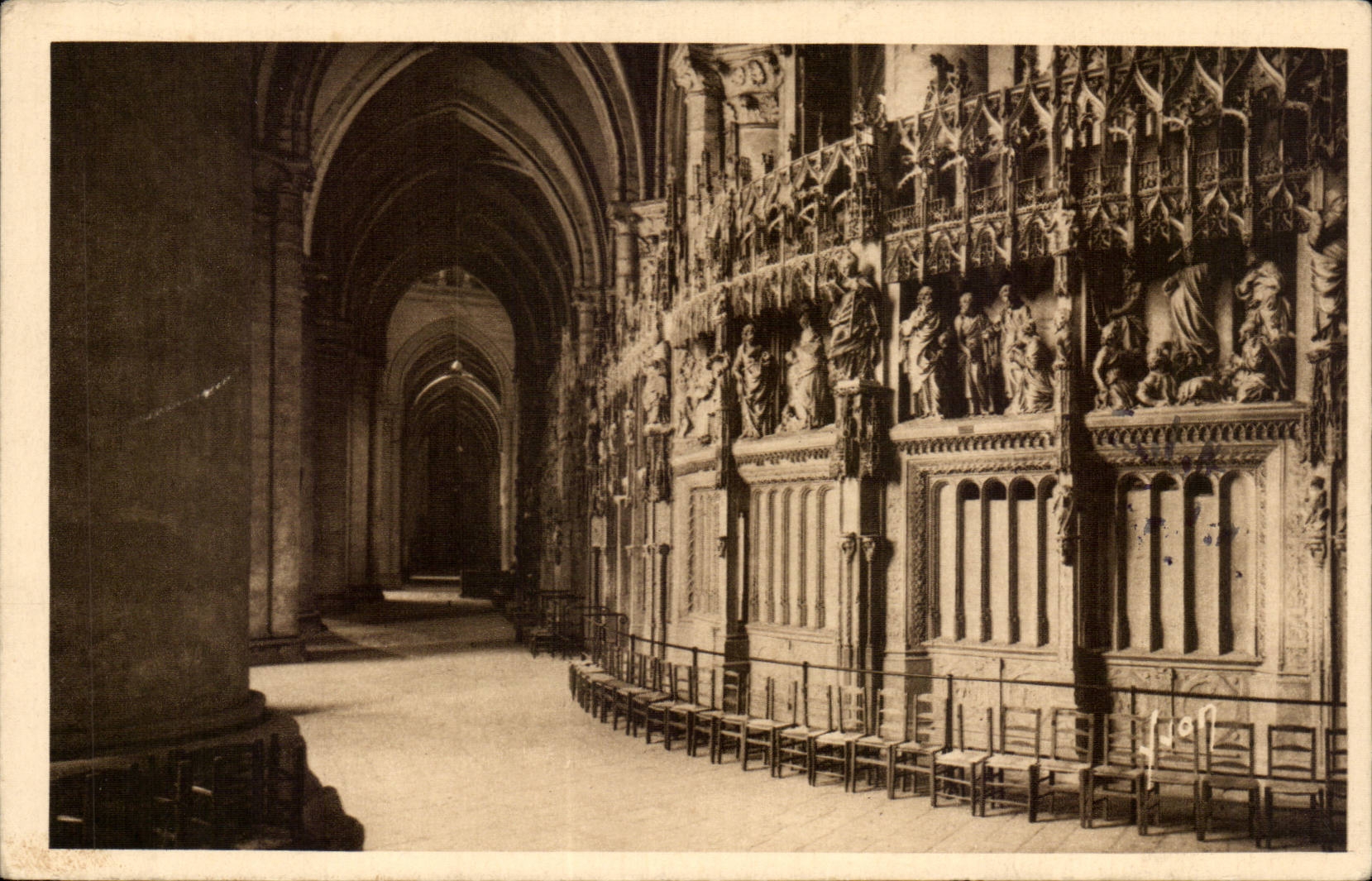 Chartres CPA Interieur de la cathedrale Le deambulatoire
