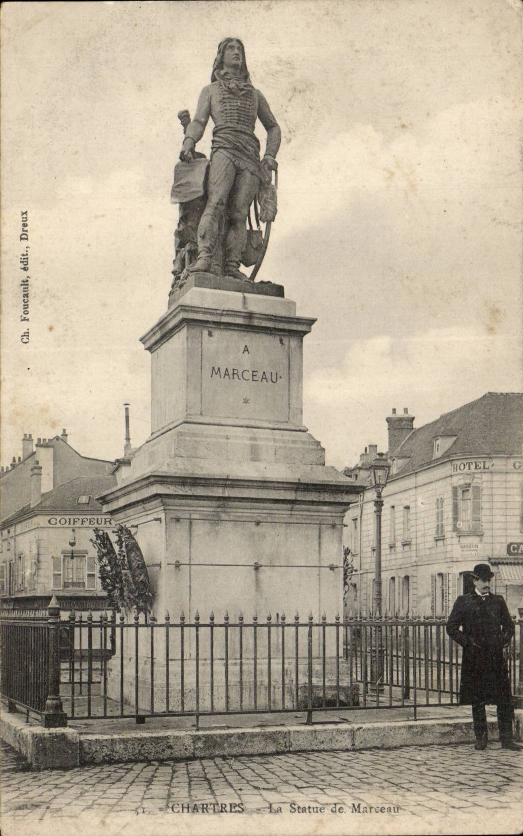 CPA Chartres la statue de Marceau
