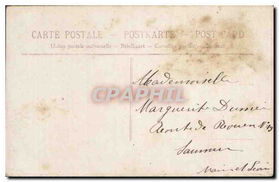 Jeune femme en robe de mariée avec chien — Heureuse Anneel, n°4056 — Reverso