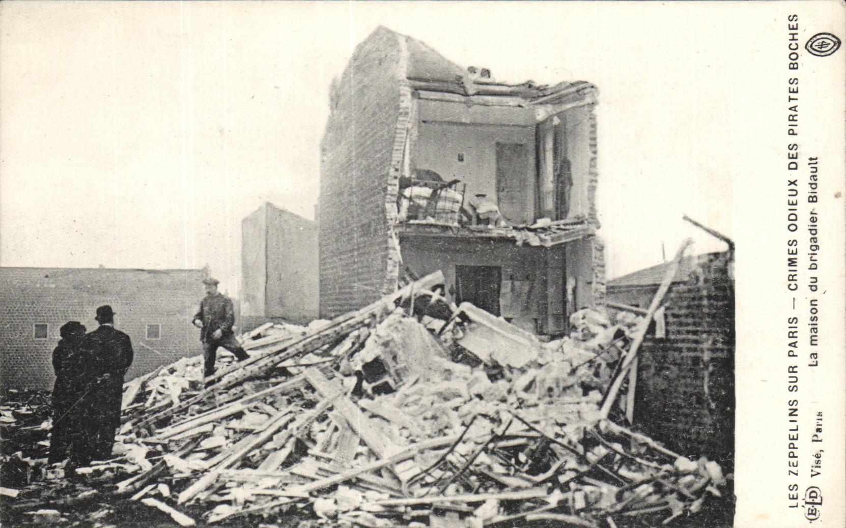 Les Zeppelins sur Paris — Crimes des pirates boches — La maison du brigadier Bidault — E. La Deley, Paris
