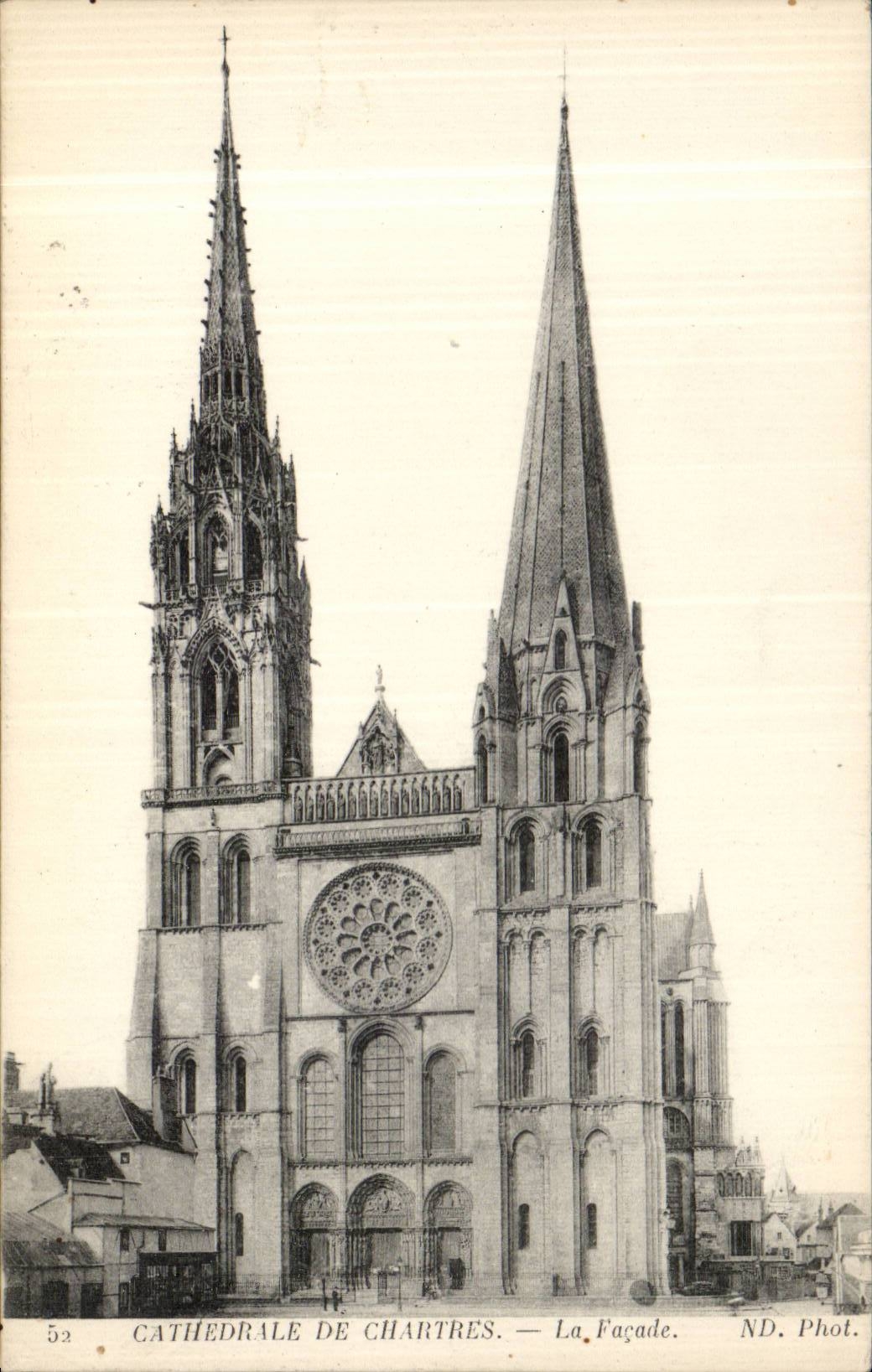 CPA Chartres Cathedrale La facade