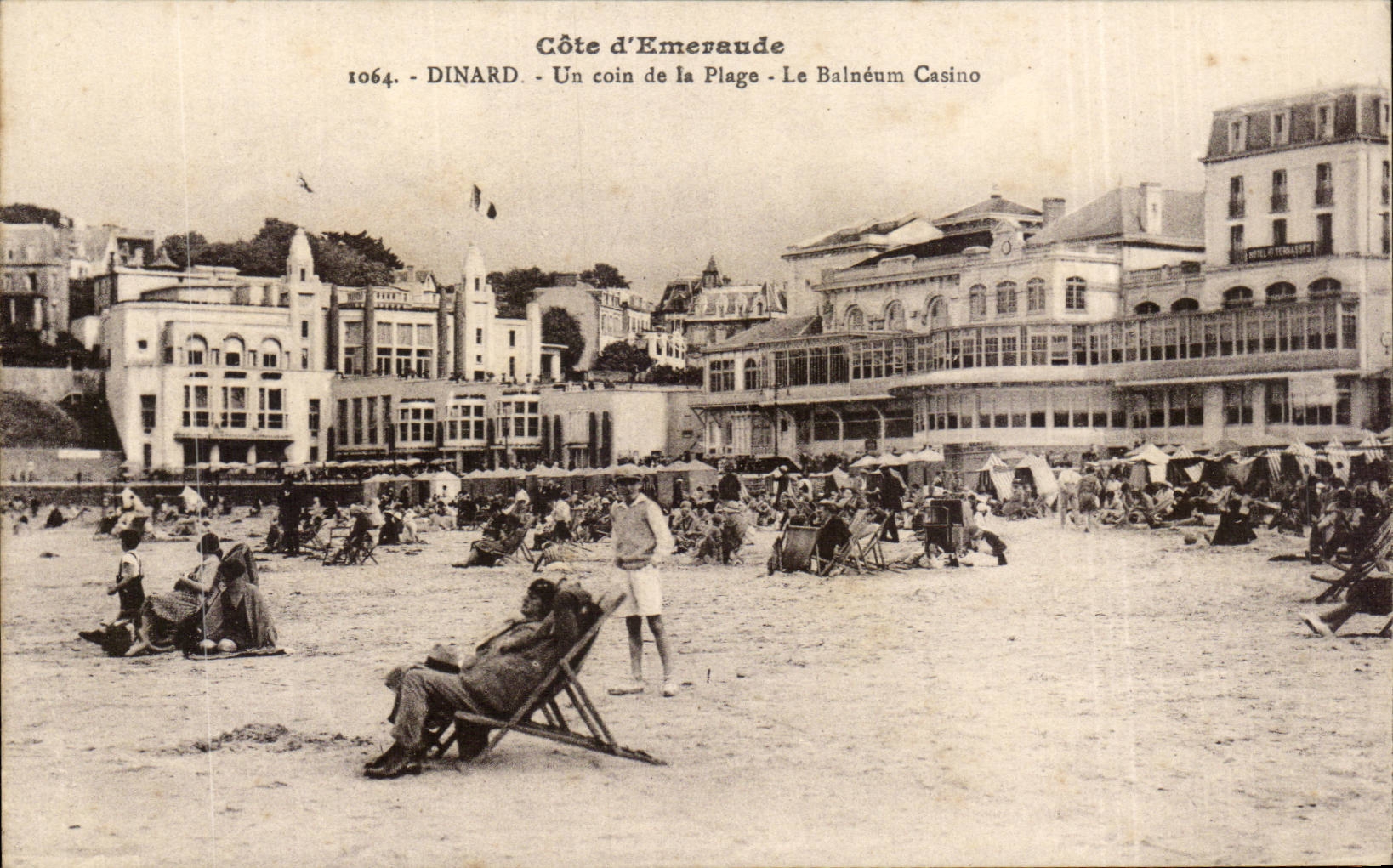 Dinard - Un coin de la Plage - Le Balnéum Casino — Côte d'Émeraude, série 1064