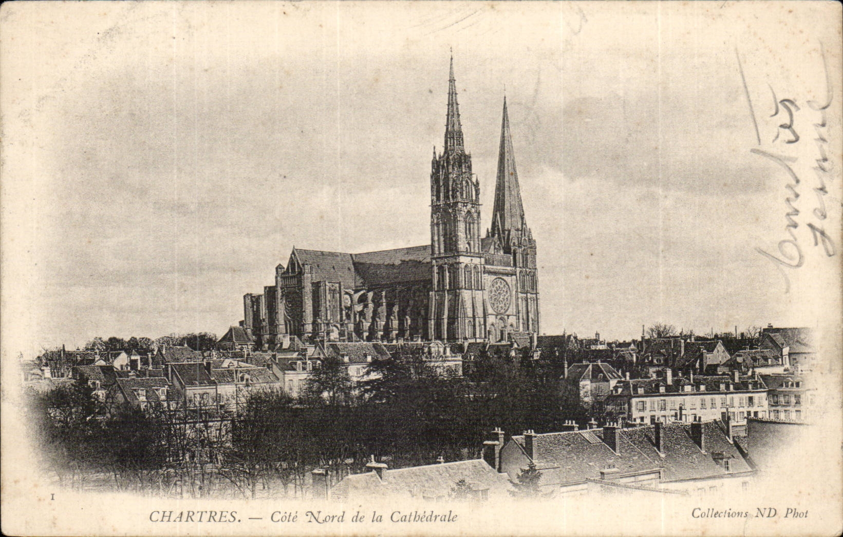 Chartres — Côté Nord de la Cathédrale — Collections ND Phot