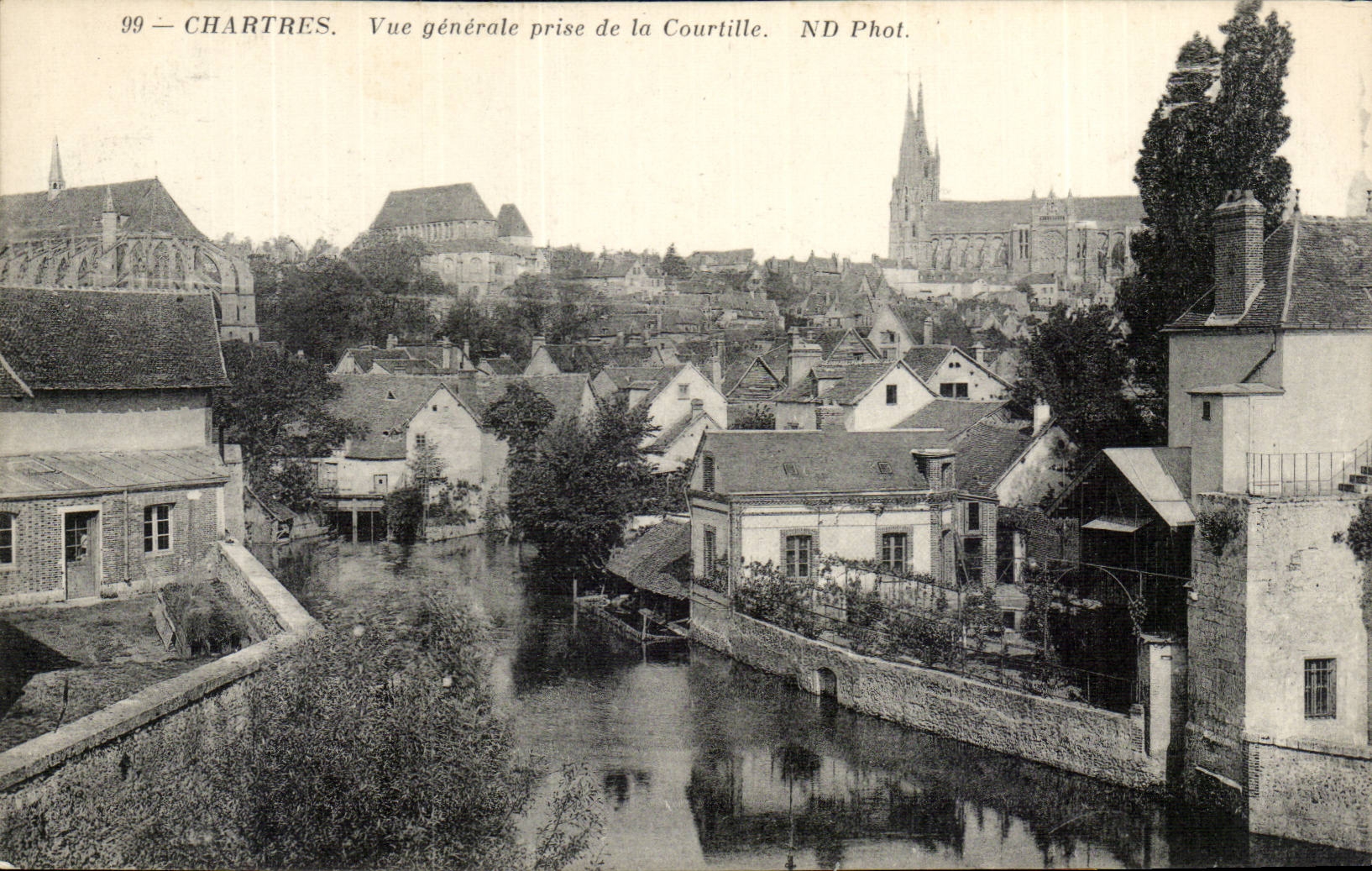 Chartres CPA Vue generale prise de la courtille