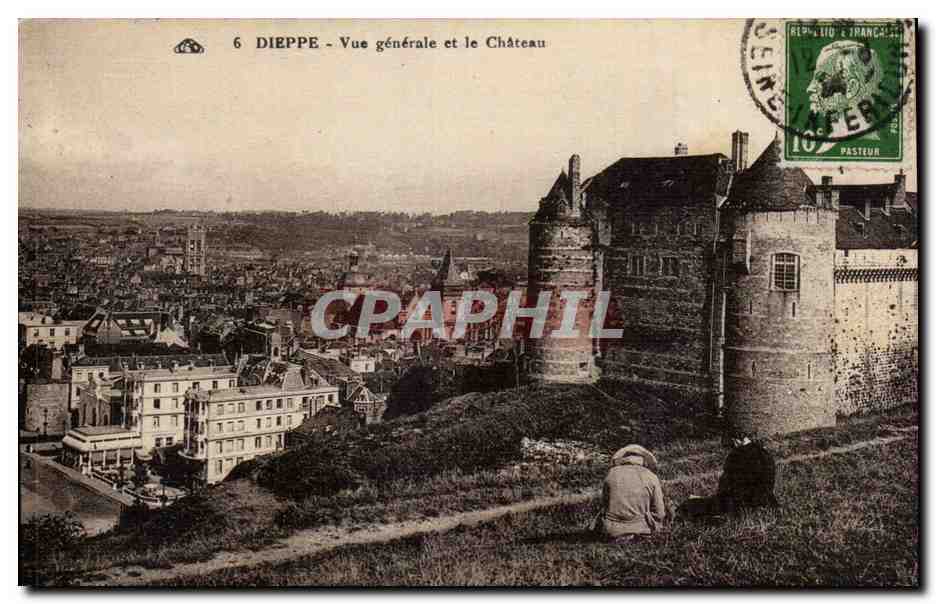 CPA Dieppe Vue generale et le chateau