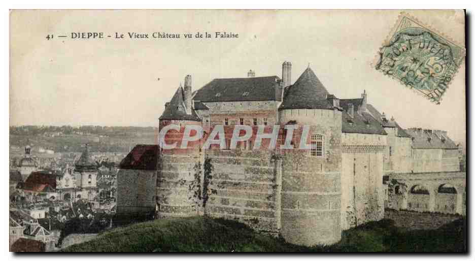 CPA Dieppe Le vieux chateau vu de la falaise