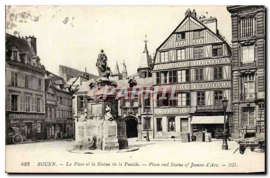 CPA Rouen La place et la statue de la Pucelle