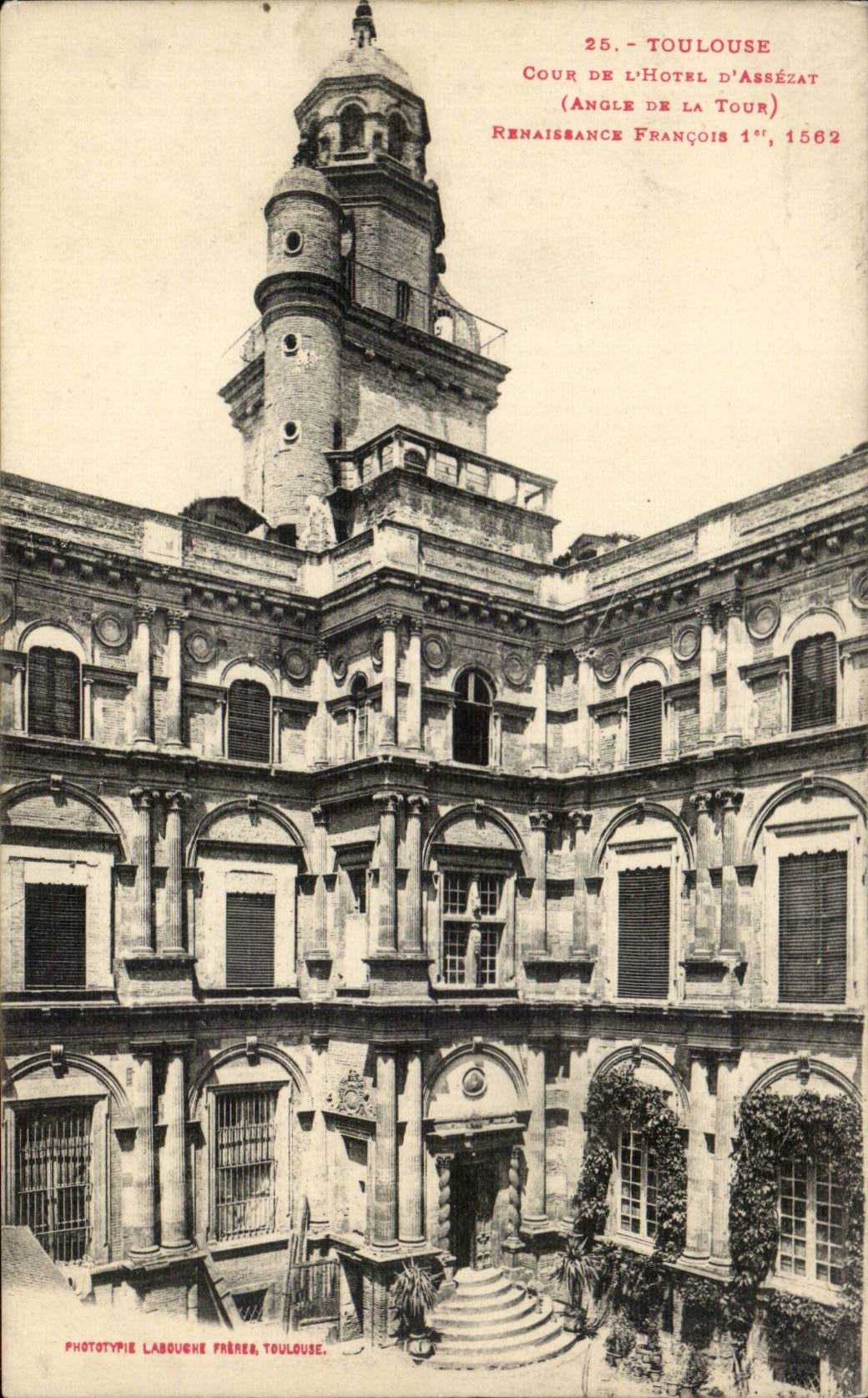Cour de l'Hôtel d'Assézat (Angle de la Tour) — Toulouse — Phototypie Labouche Frères