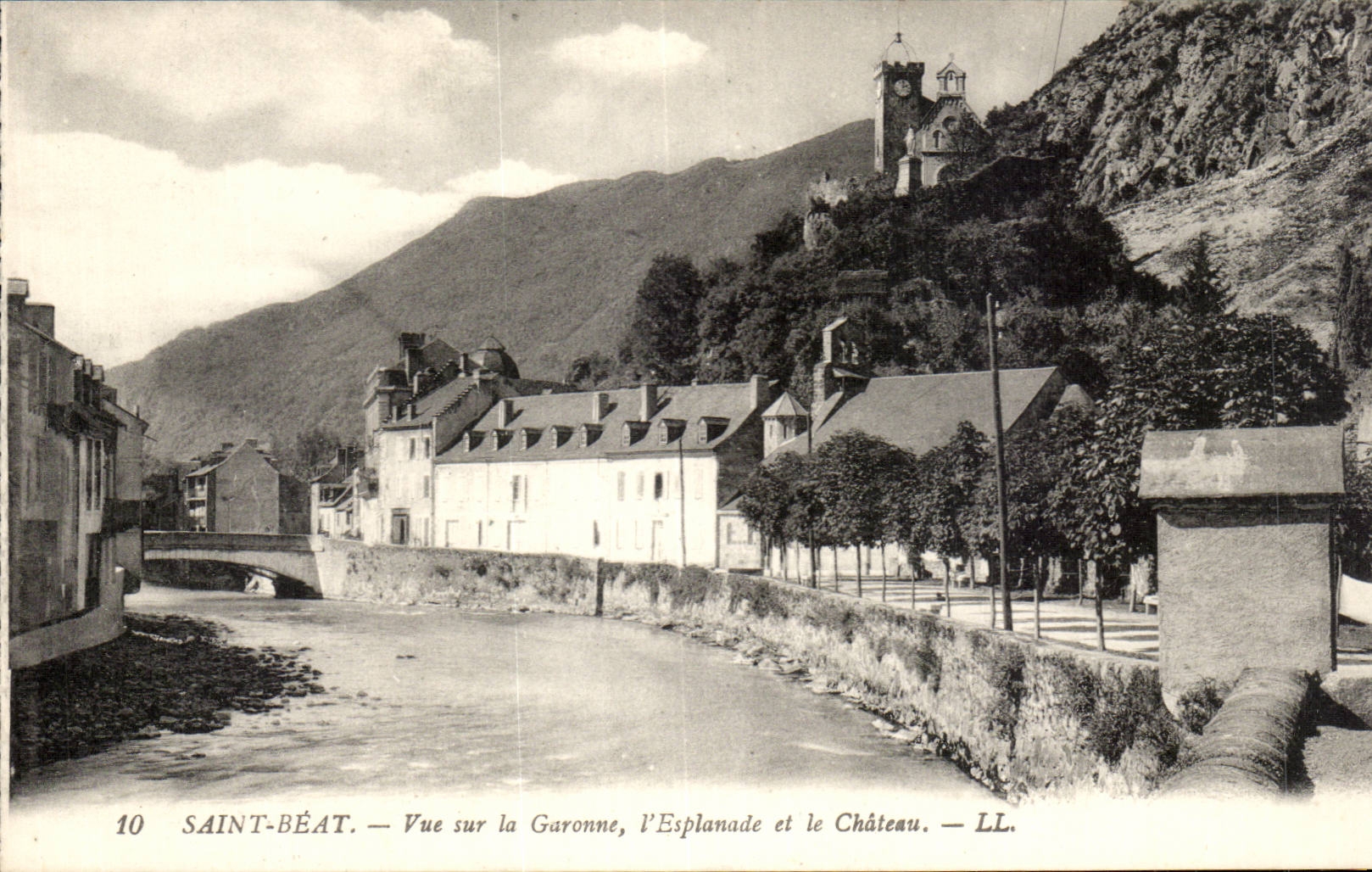 Saint-Béat — Vue sur la Garonne, l'Esplanade et le Château — LL. — N°10