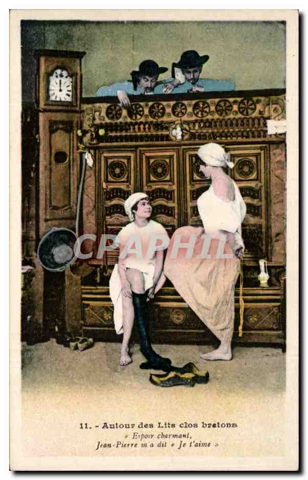 CPA Fantaisie En Bretagne Autour des lits clos Folklore Costume