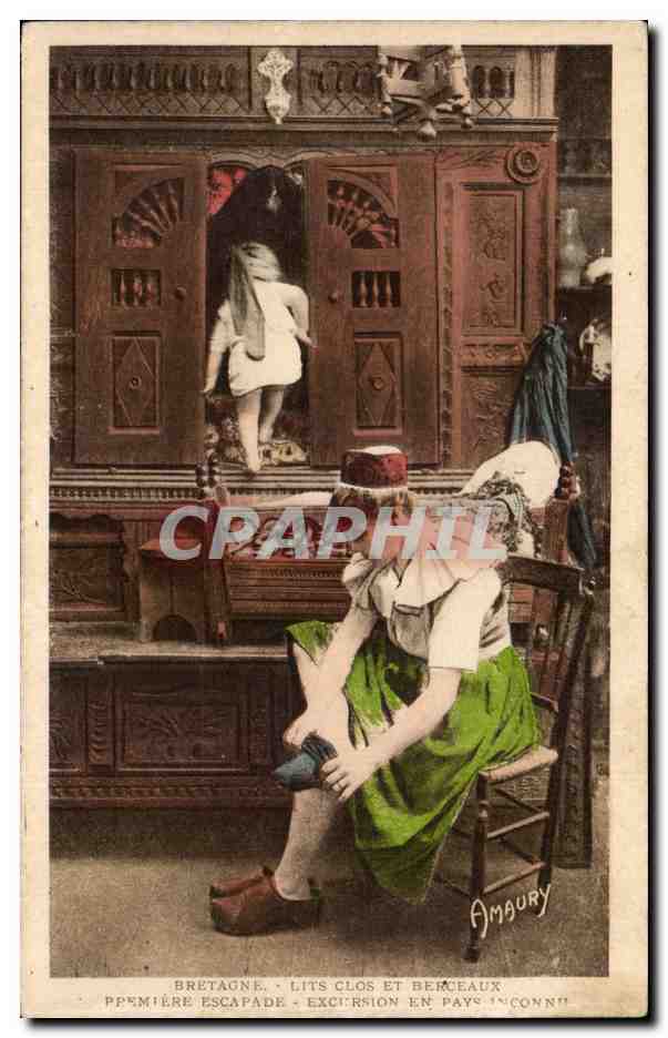 CPA Fantaisie En Bretagne Lits clos et berceaux Folklore Costume