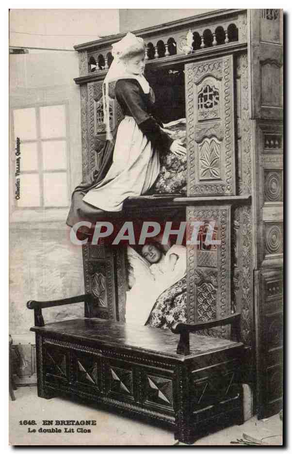 CPA Fantaisie En Bretagne Lits clos et berceaux Folklore Costume