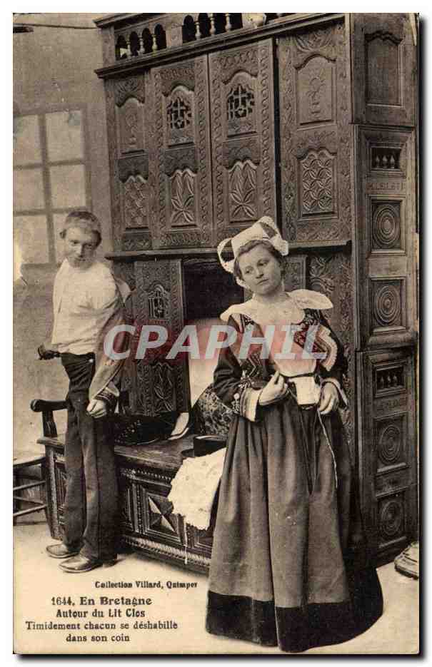 CPA Fantaisie En Bretagne Lits clos et berceaux Folklore Costume