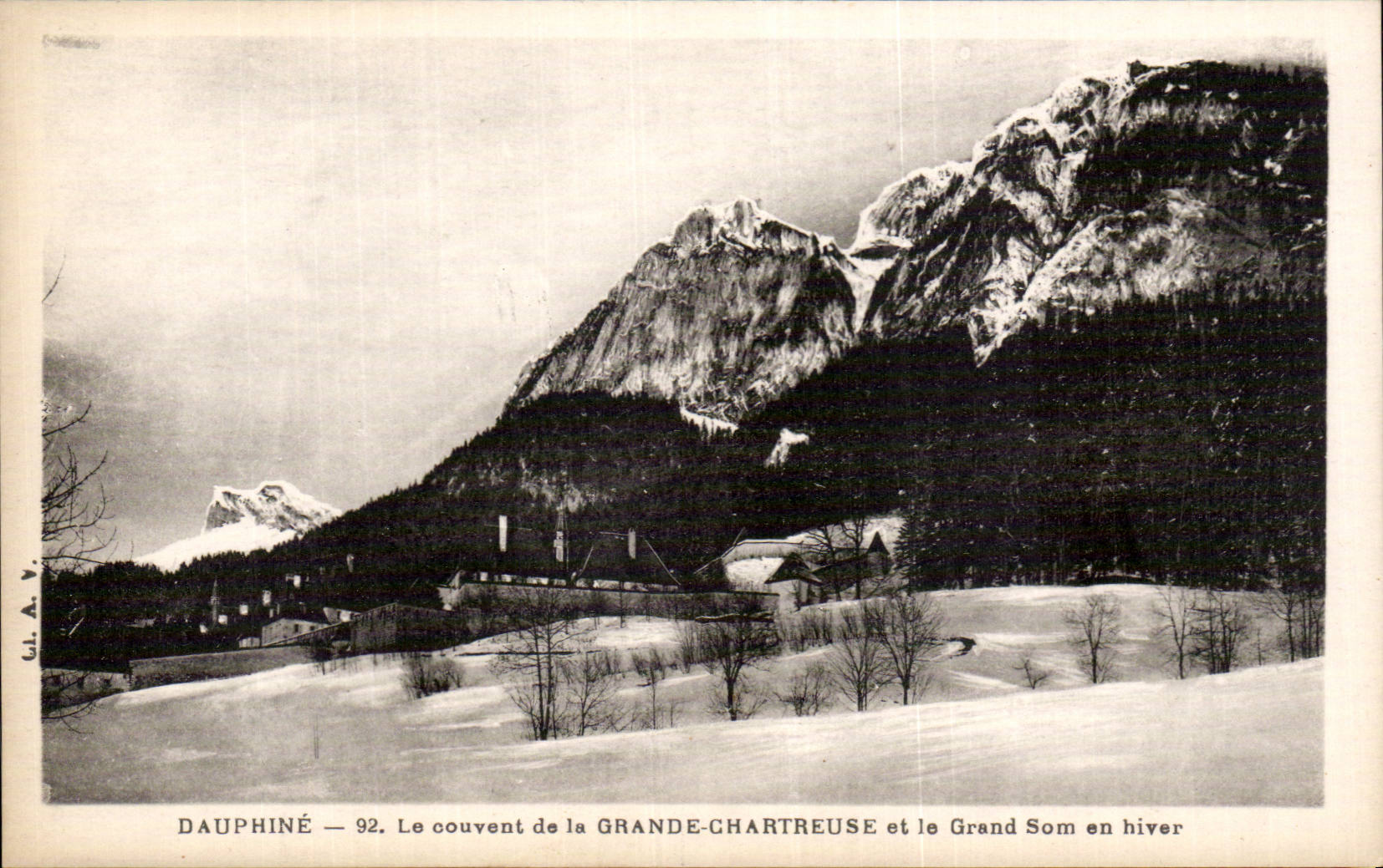 CPA Dauphine Le couvent de la grande Chartreuse et le Grand Som en hiver