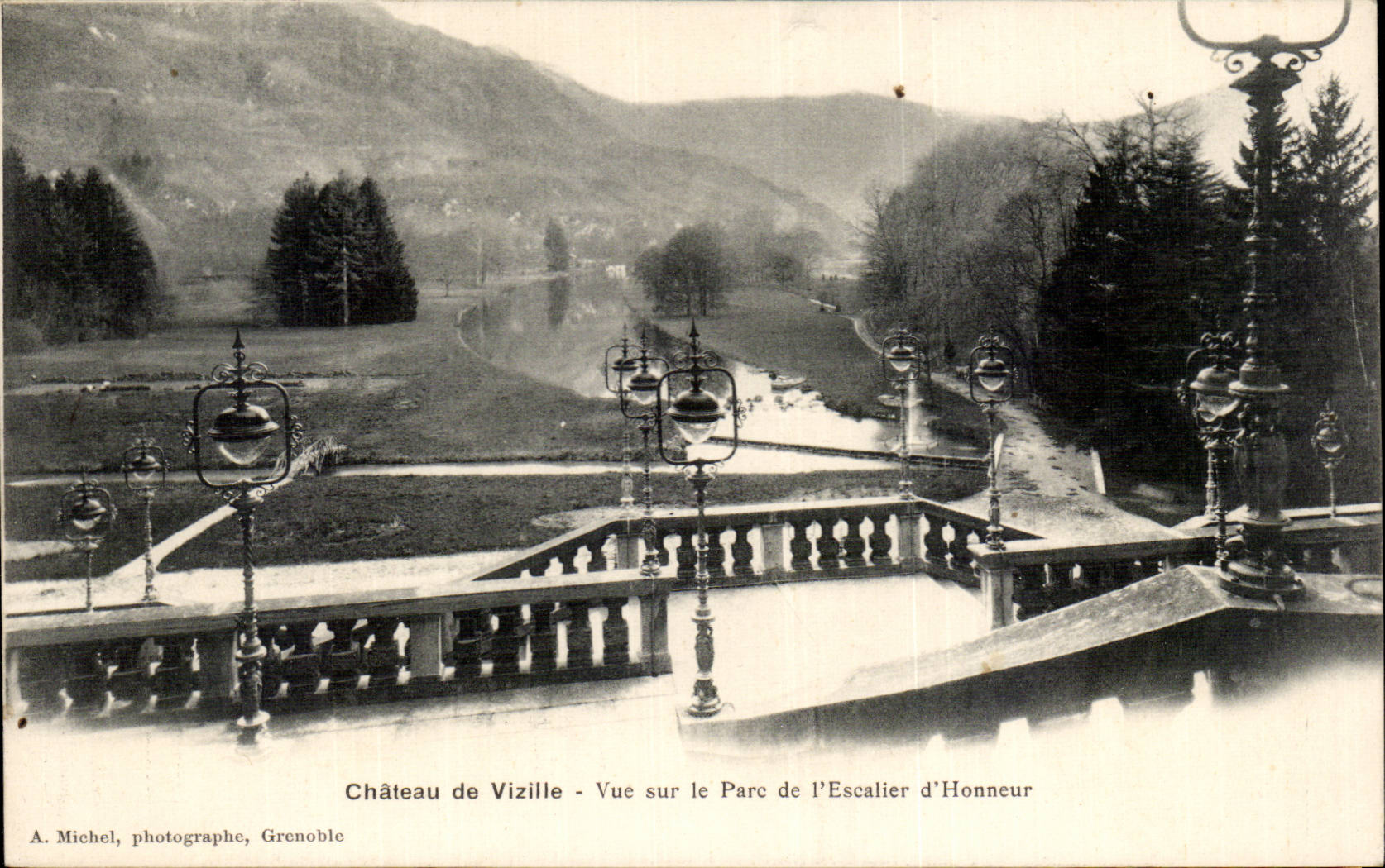 Schloss Vizille - Ansicht des Parks der Ehrenstiege — A. Michel, Fotograf, Grenoble