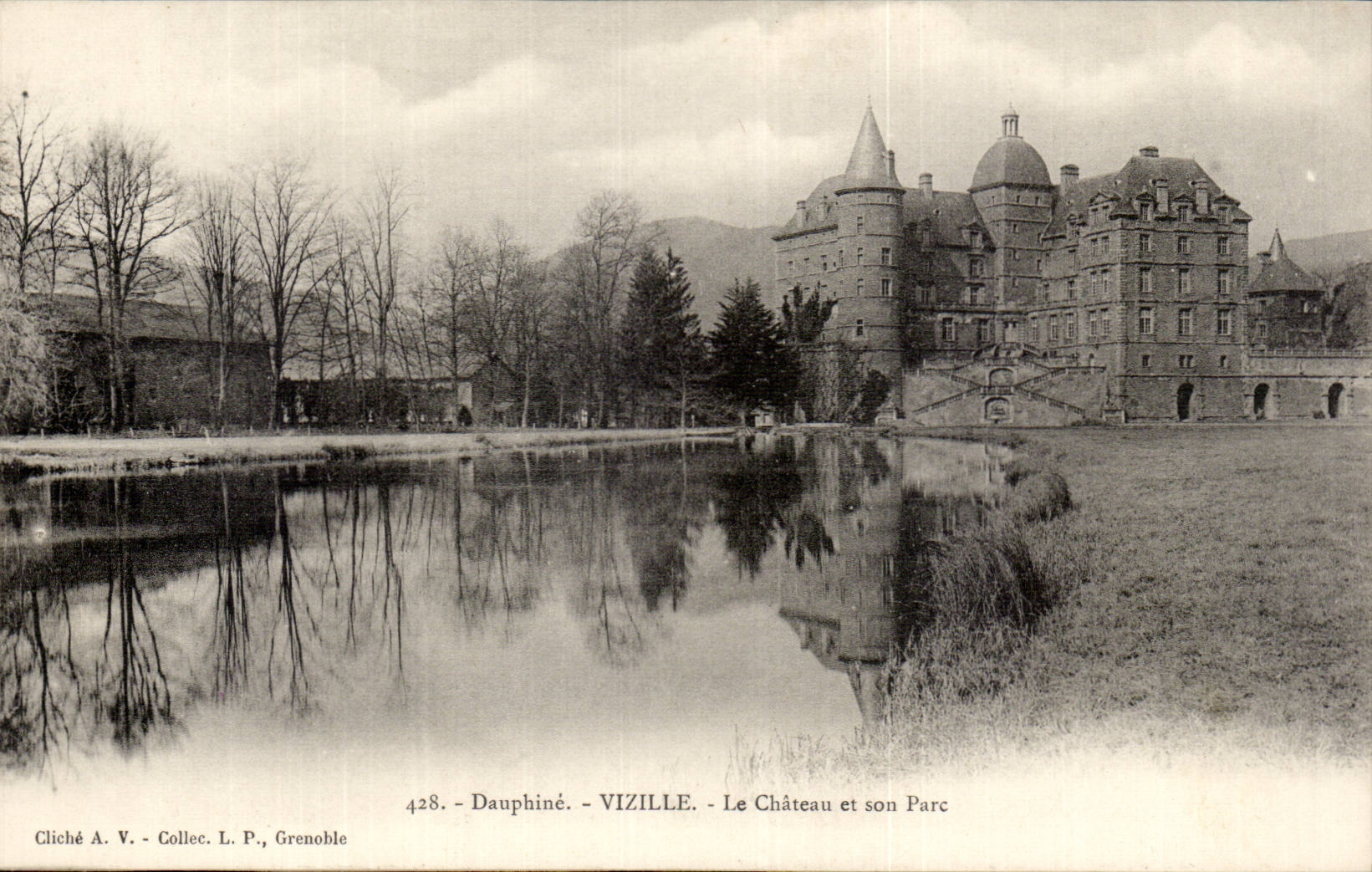CPA Vizille Dauphine le chateau et son parc