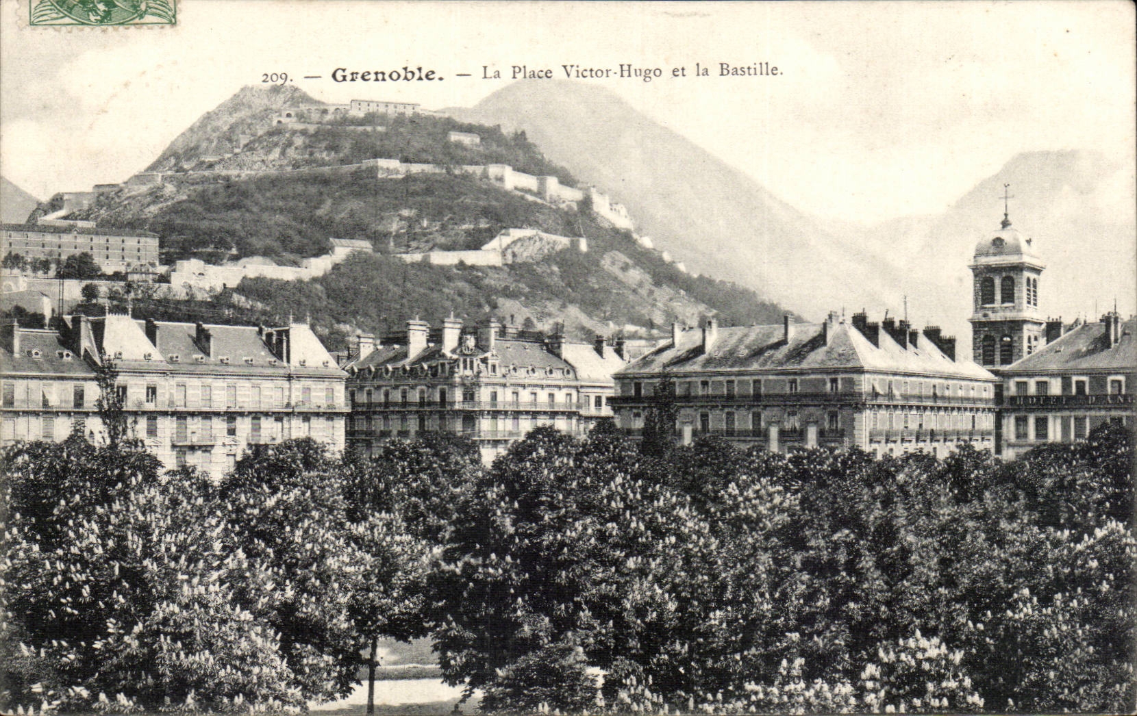 CPA Grenoble La place Victor Hugo et la Bastille