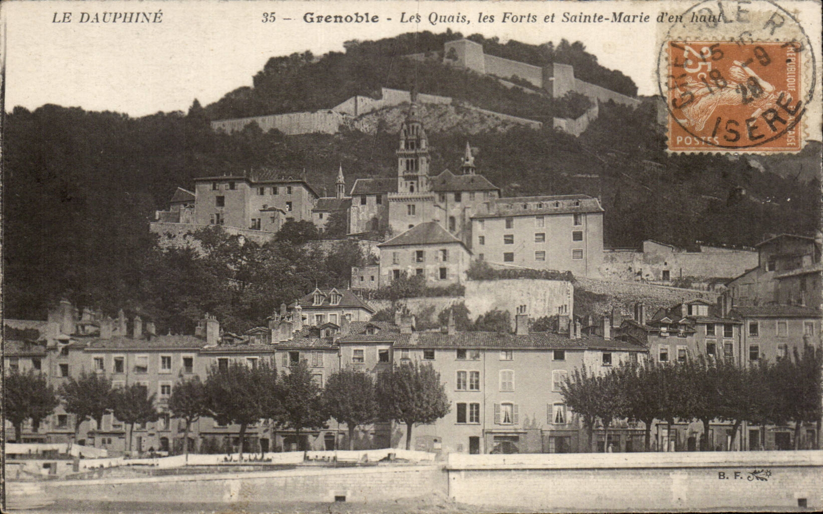 CPA Grenoble Les quais les forts et Sainte Marie d'en haut