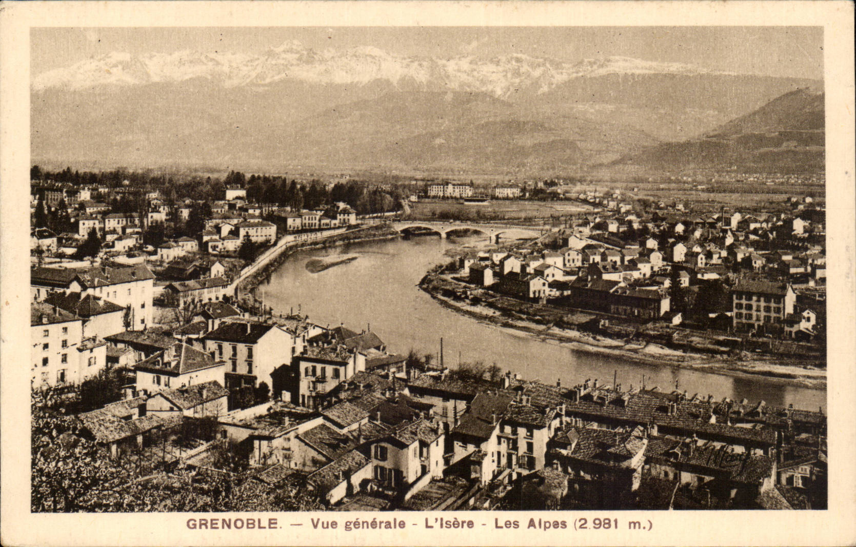 CPA Grenoble Vue generale Les Alpes (2981m)