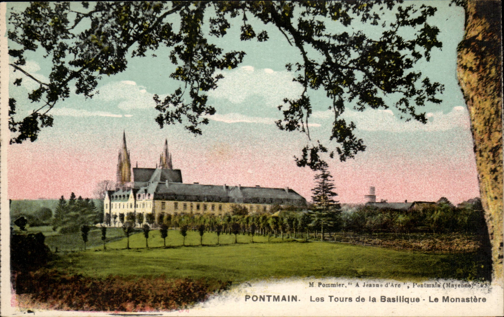 CPA Pontmain Les tours de la basilique Le Monastere