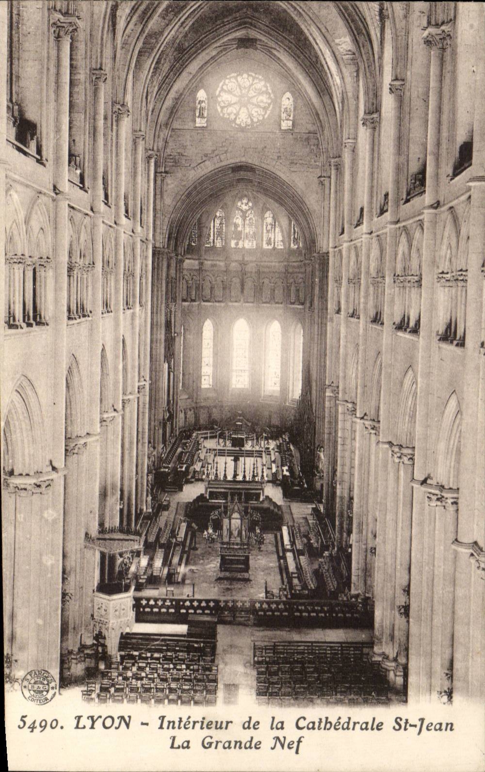LYON - Intérieur de la Cathédrale St-Jean - La Grande Nef