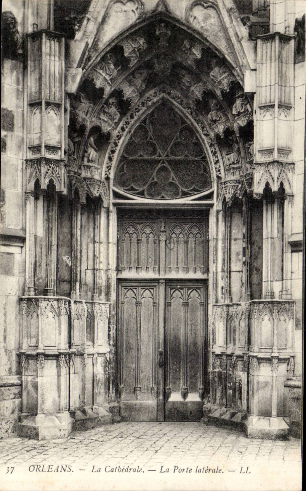 CPA Orleans La cathedrale Porte laterale