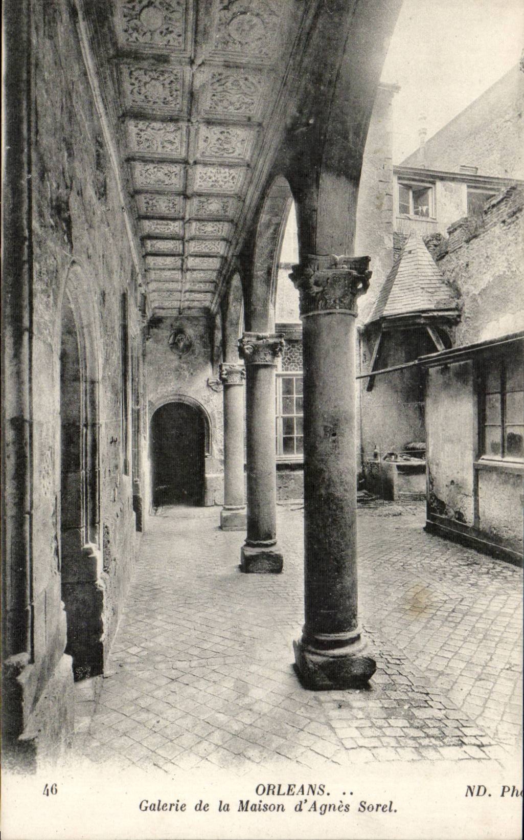 CPA Orleans Galerie de la maison d'Agnes Sorel